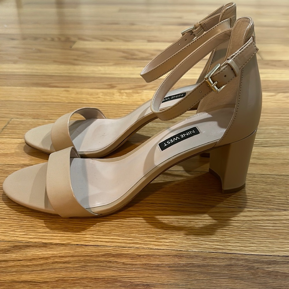 Nine West Pruce Light Natural Leather Heeled Sandals (Nude)